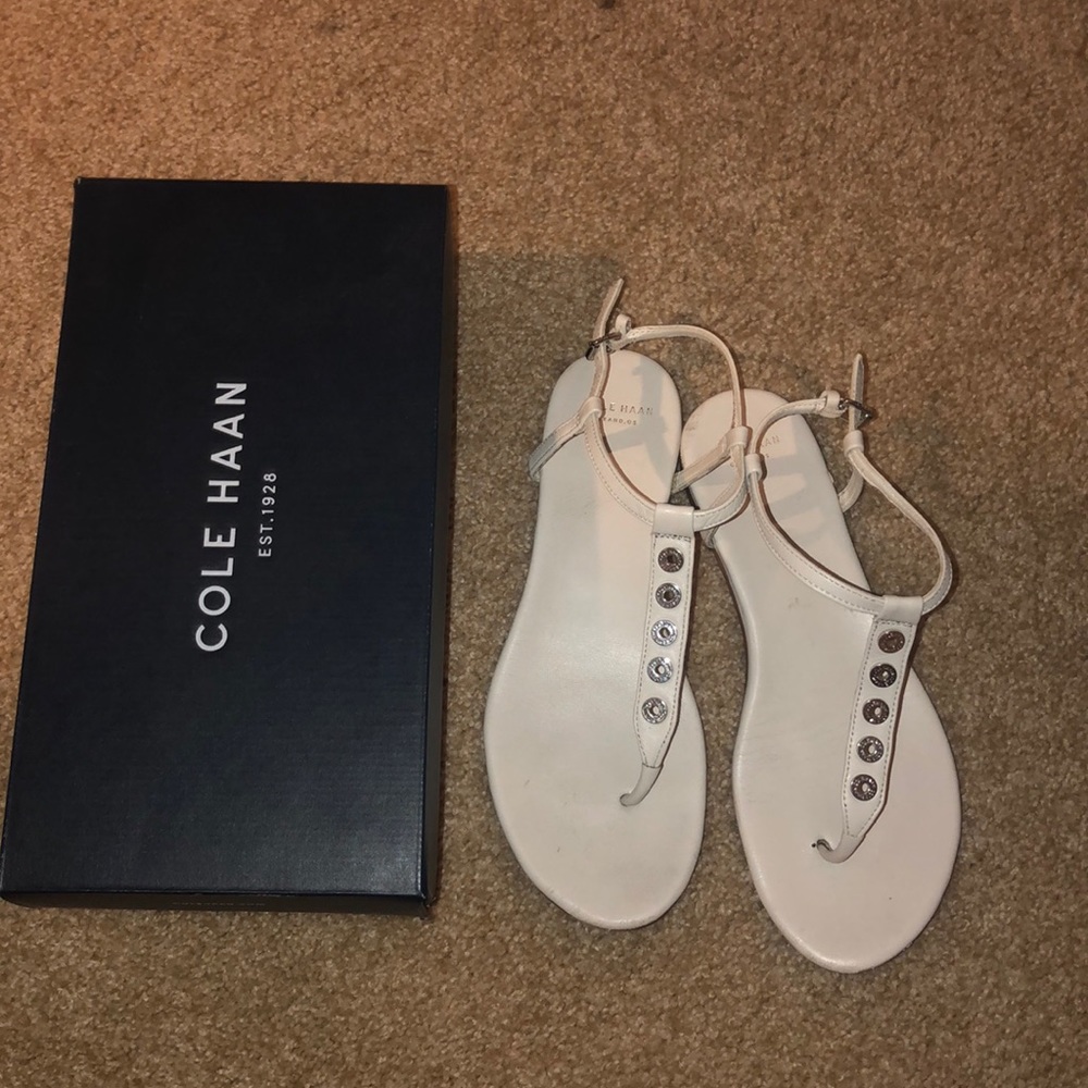 Flat sandals